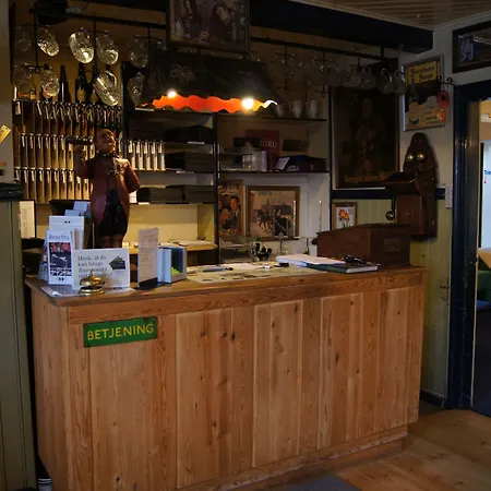 Laasby אורחן לסבי